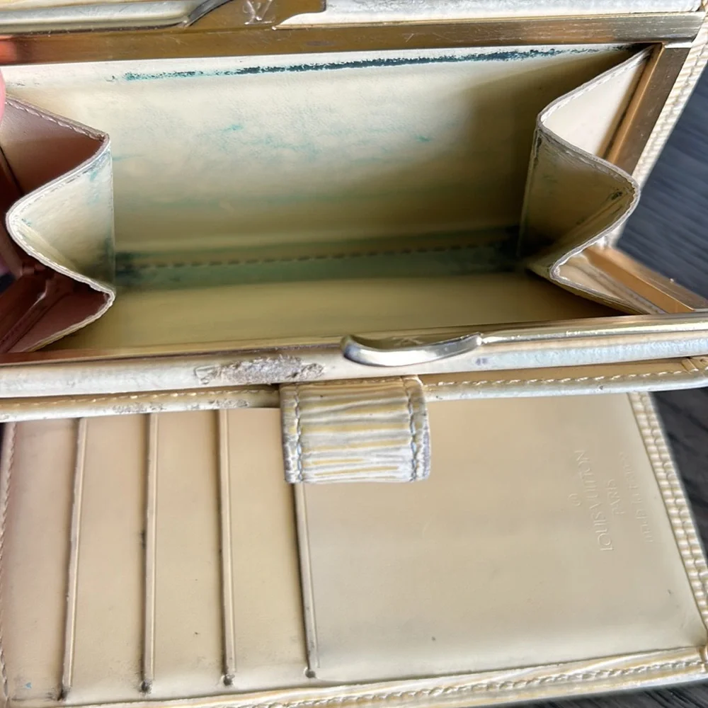 Louis Vuitton Kisslock Epi Wallet